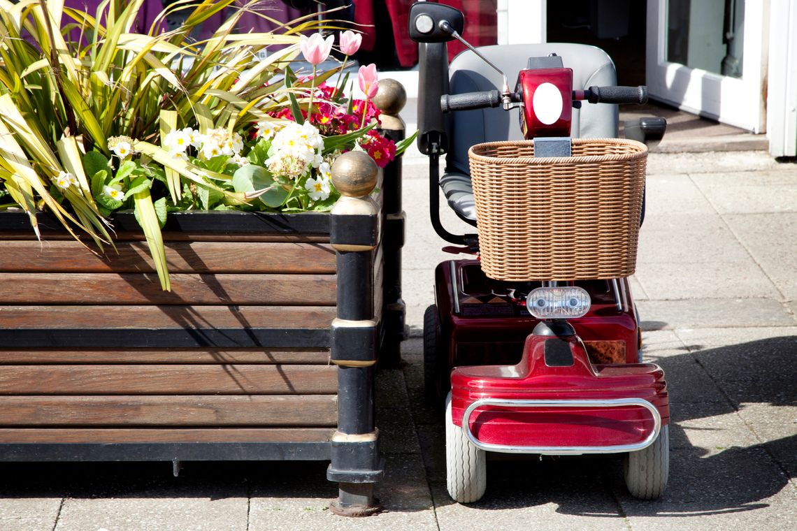 In der Stadt geparktes Reha-Fahrzeug